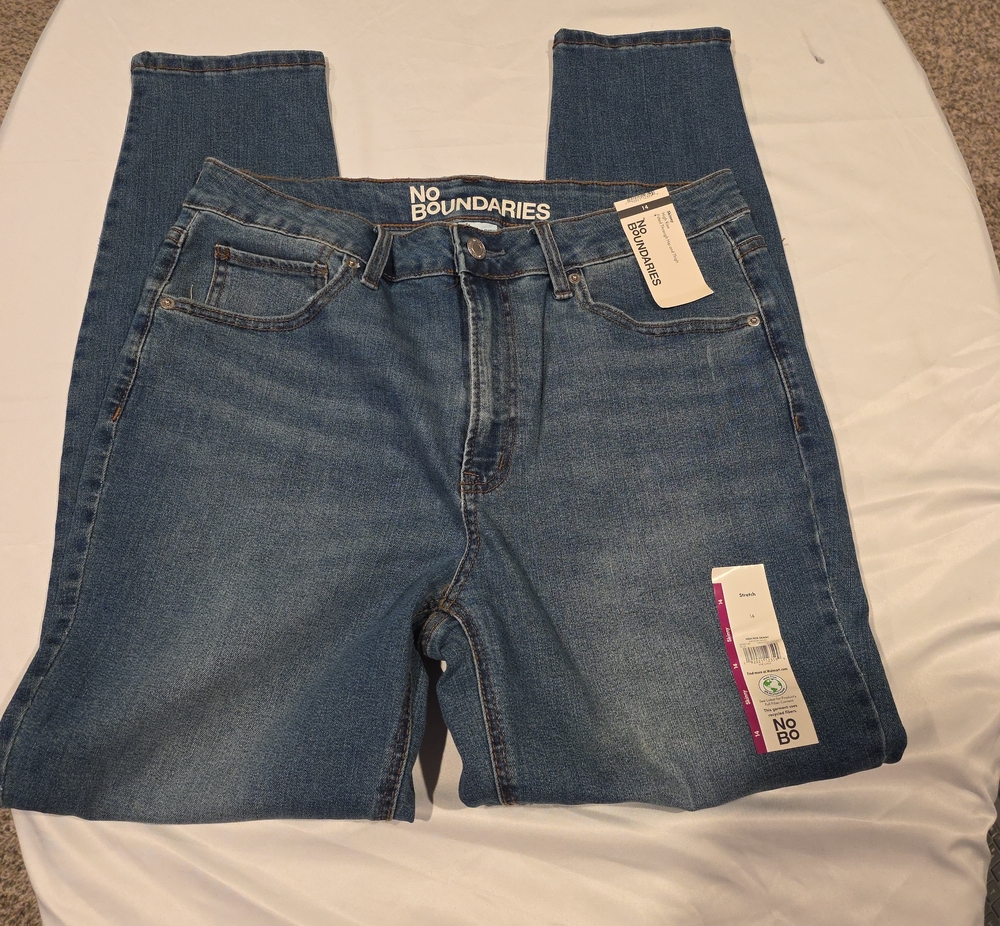 No Boundaries Women's Classic Blue Straight Leg Jeans